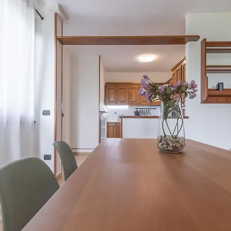 La Casa Tra Il Verde Ed Il Mare *